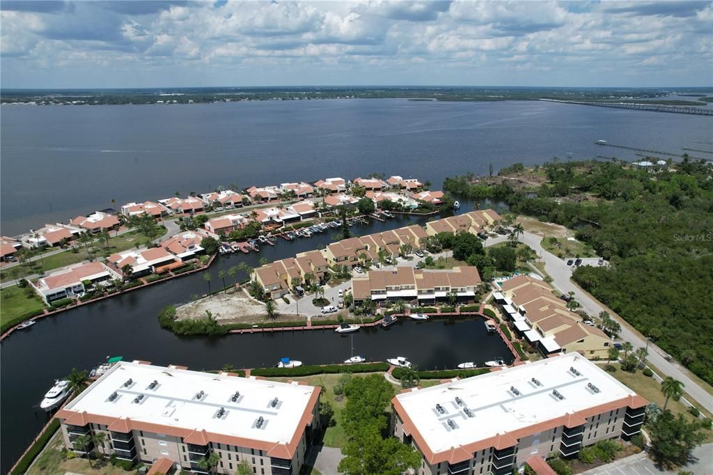 Activo con contrato: $179,000 (2 camas, 2 baños, 1147 Pies cuadrados)