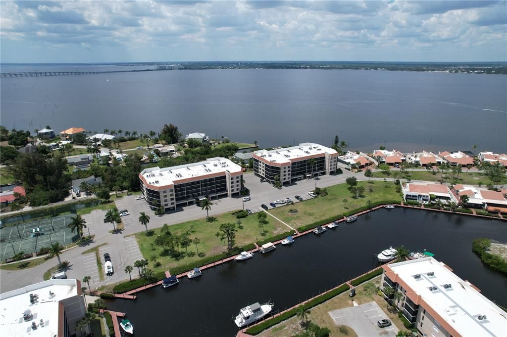 Activo con contrato: $179,000 (2 camas, 2 baños, 1147 Pies cuadrados)