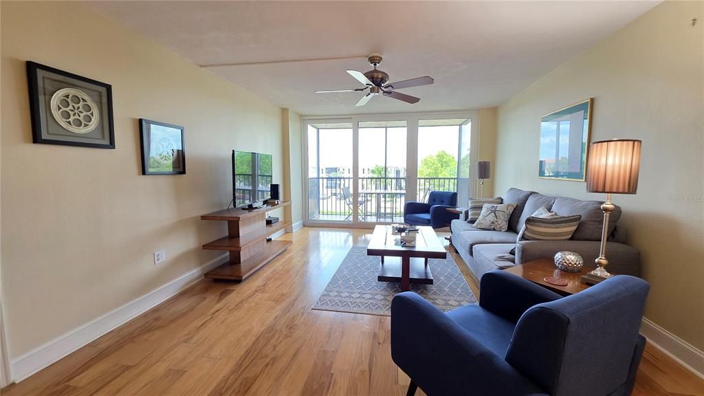 Activo con contrato: $179,000 (2 camas, 2 baños, 1147 Pies cuadrados)