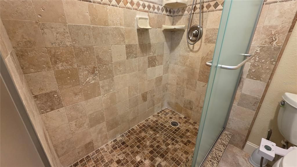 Activo con contrato: $179,000 (2 camas, 2 baños, 1147 Pies cuadrados)