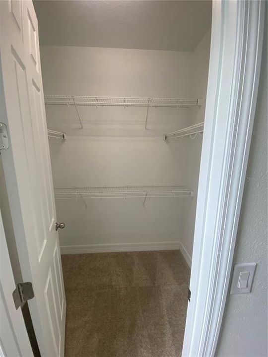 Activo con contrato: $3,000 (3 camas, 2 baños, 2081 Pies cuadrados)
