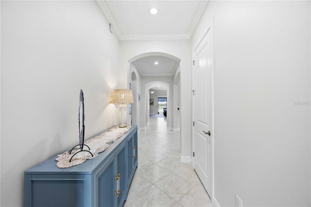 En Venta: $845,000 (3 camas, 3 baños, 2378 Pies cuadrados)