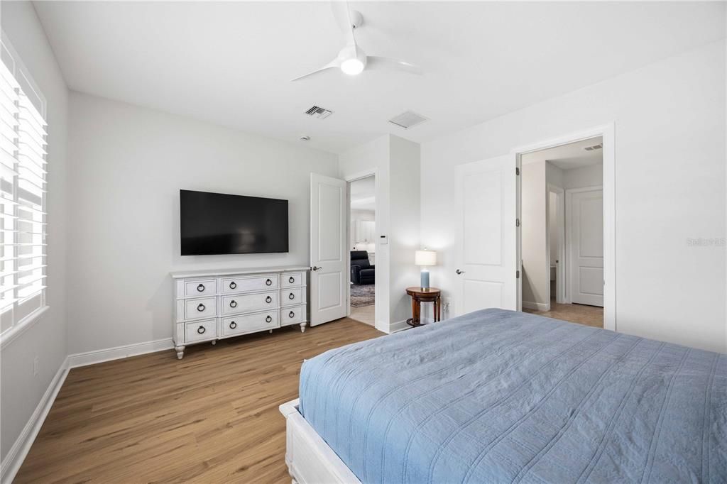 En Venta: $845,000 (3 camas, 3 baños, 2378 Pies cuadrados)