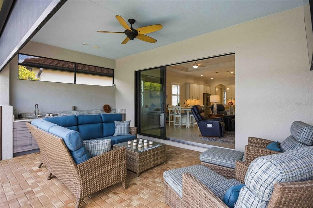 En Venta: $845,000 (3 camas, 3 baños, 2378 Pies cuadrados)