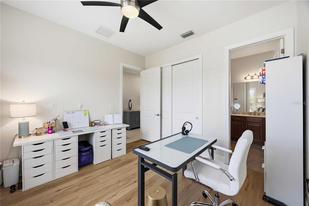 En Venta: $845,000 (3 camas, 3 baños, 2378 Pies cuadrados)