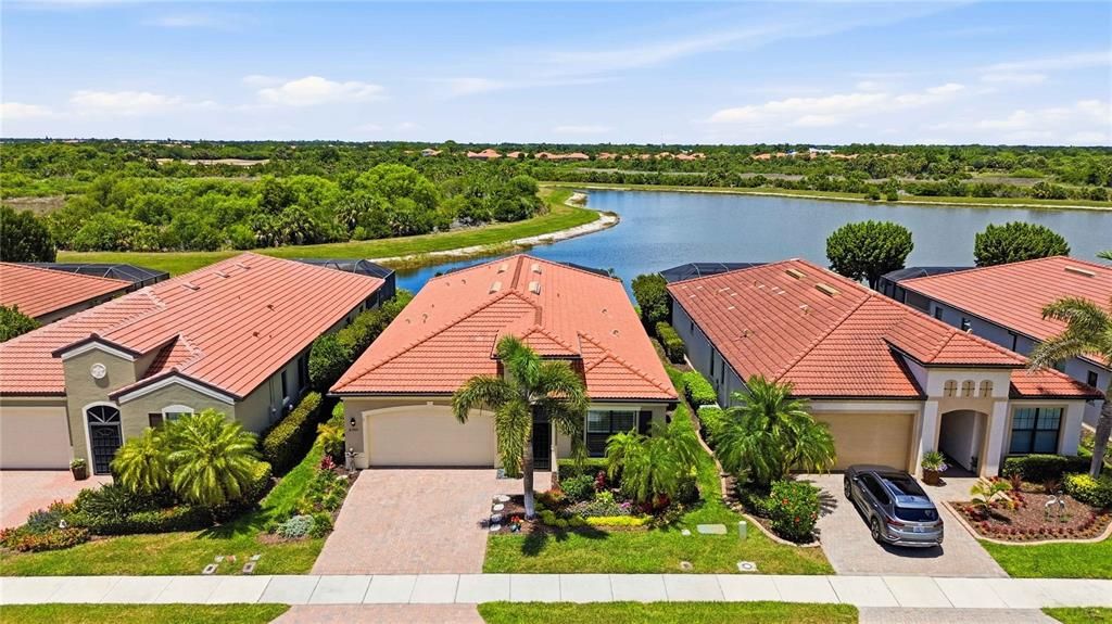En Venta: $845,000 (3 camas, 3 baños, 2378 Pies cuadrados)