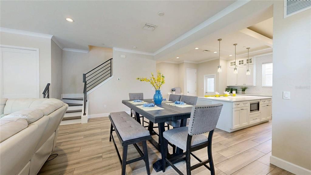 En Venta: $875,000 (3 camas, 3 baños, 2432 Pies cuadrados)
