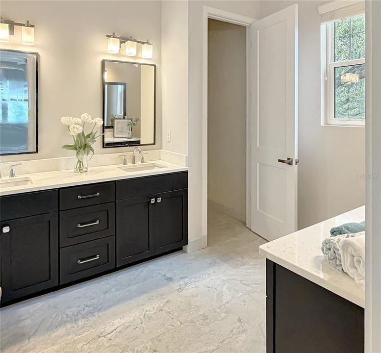 For Sale: $900,000 (3 beds, 3 baths, 2432 Square Feet)