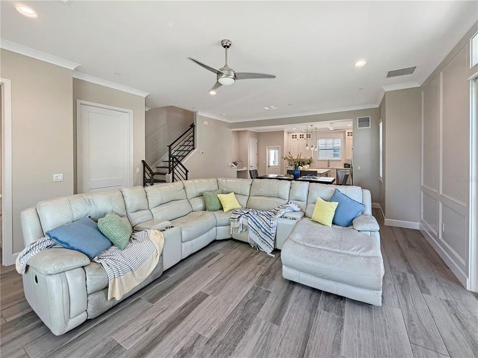 For Sale: $900,000 (3 beds, 3 baths, 2432 Square Feet)