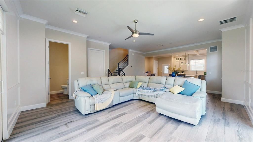 En Venta: $875,000 (3 camas, 3 baños, 2432 Pies cuadrados)