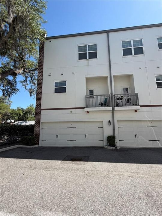 For Sale: $890,000 (3 beds, 3 baths, 2432 Square Feet)