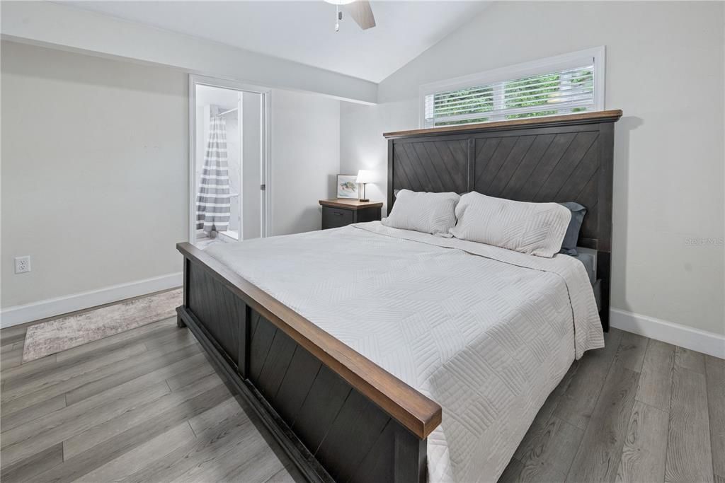 For Sale: $275,000 (2 beds, 2 baths, 1112 Square Feet)
