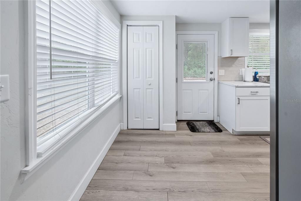 For Sale: $275,000 (2 beds, 2 baths, 1112 Square Feet)