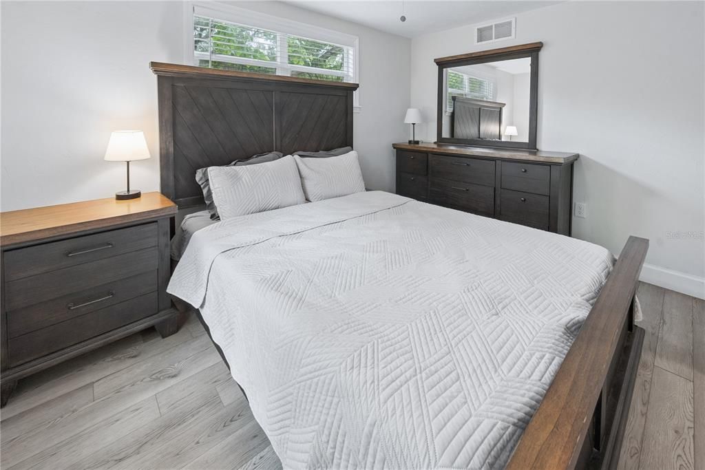 For Sale: $275,000 (2 beds, 2 baths, 1112 Square Feet)