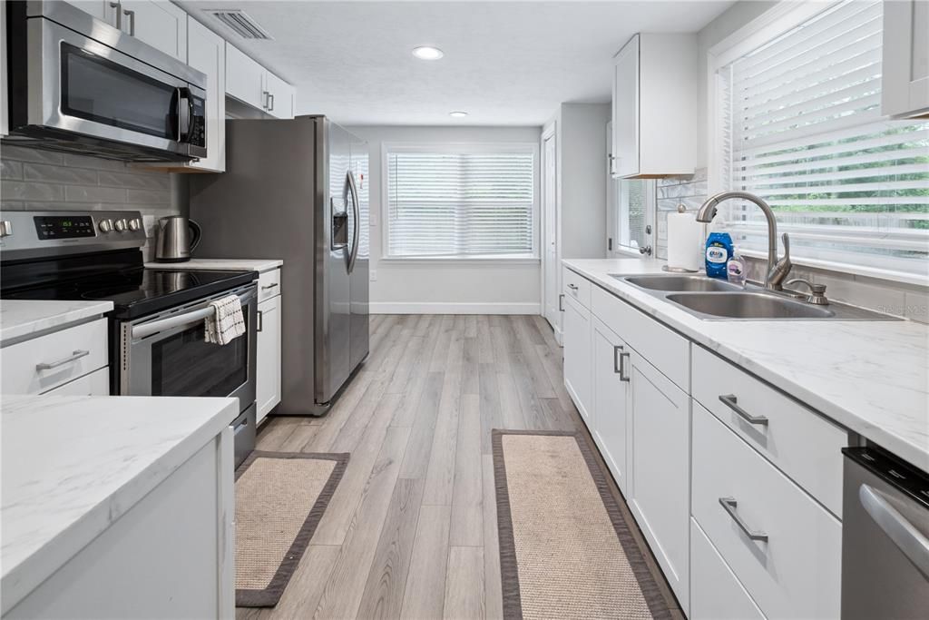 For Sale: $275,000 (2 beds, 2 baths, 1112 Square Feet)