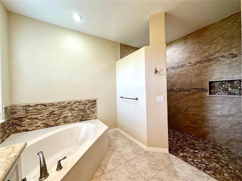 В аренду: $2,650 (3 спален, 2 ванн, 2141 Квадратных фут)