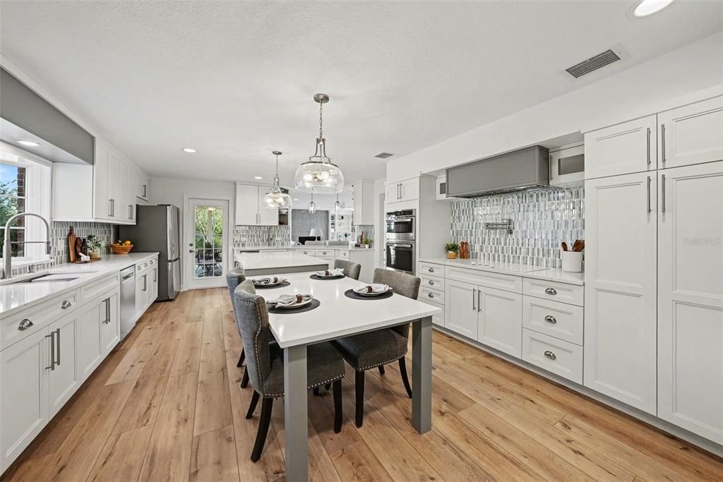 En Venta: $1,375,000 (6 camas, 4 baños, 5126 Pies cuadrados)