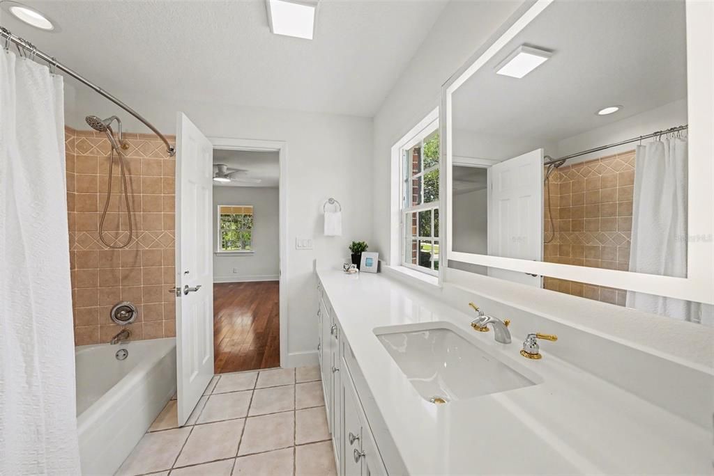 En Venta: $1,375,000 (6 camas, 4 baños, 5126 Pies cuadrados)