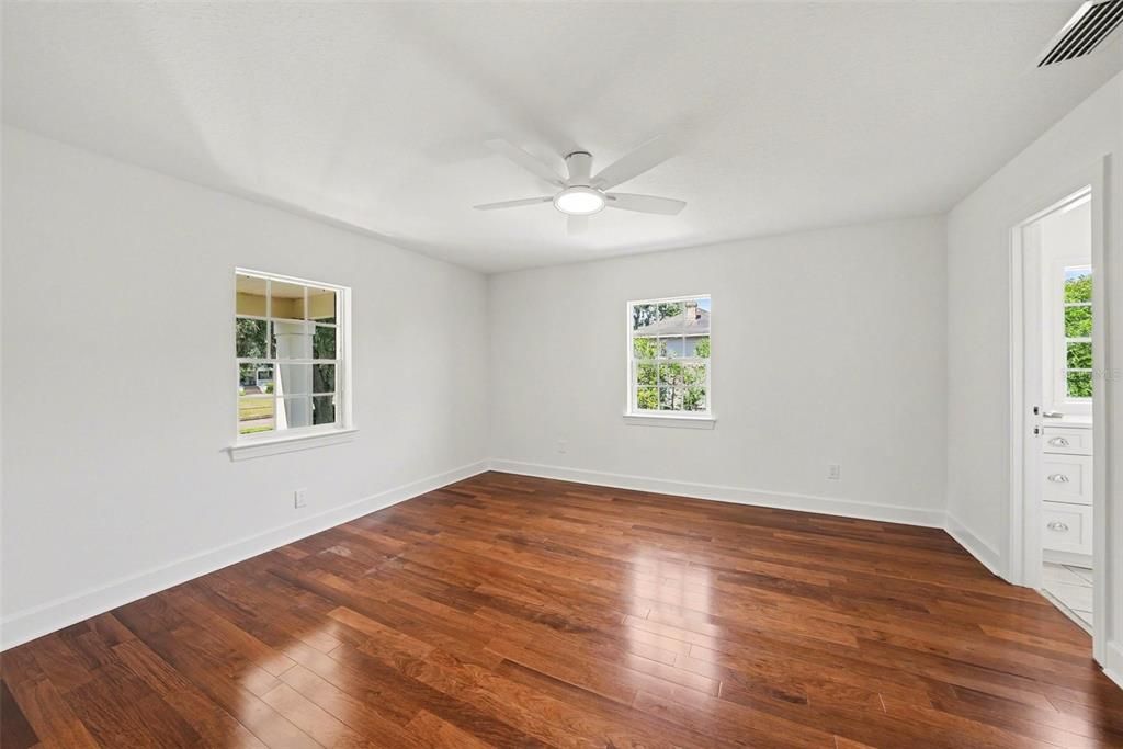 En Venta: $1,375,000 (6 camas, 4 baños, 5126 Pies cuadrados)