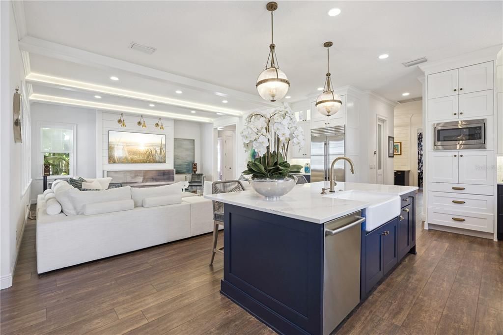 For Sale: $2,199,000 (4 beds, 4 baths, 5138 Square Feet)
