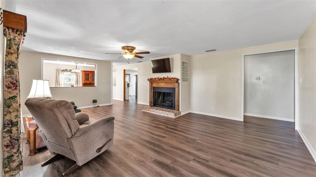 For Sale: $350,000 (3 beds, 1 baths, 1440 Square Feet)