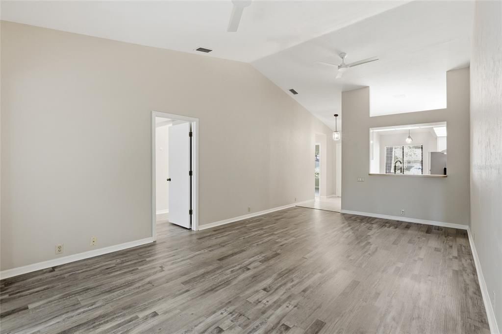 Active With Contract: $229,900 (2 beds, 2 baths, 1045 Square Feet)