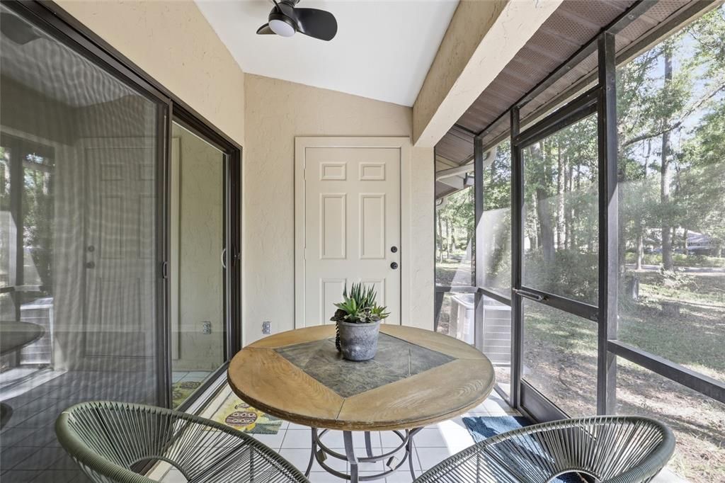 Active With Contract: $229,900 (2 beds, 2 baths, 1045 Square Feet)