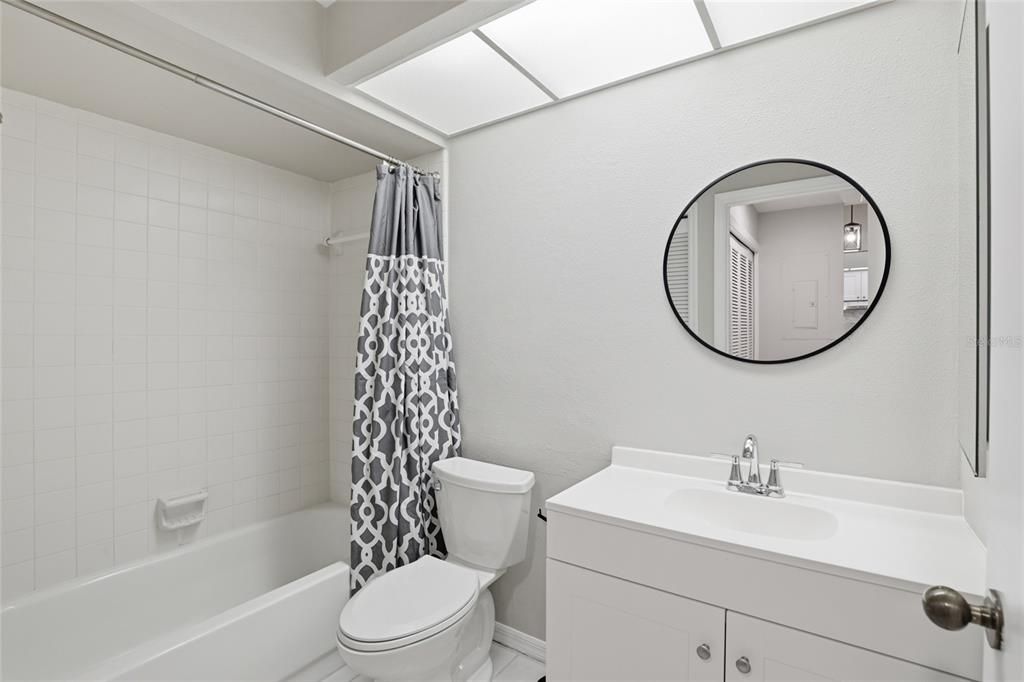 Active With Contract: $229,900 (2 beds, 2 baths, 1045 Square Feet)