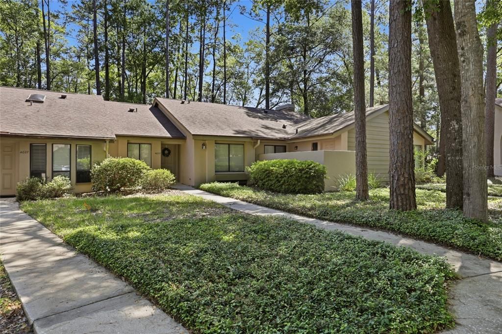 Active With Contract: $229,900 (2 beds, 2 baths, 1045 Square Feet)