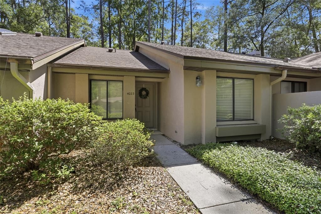 Active With Contract: $229,900 (2 beds, 2 baths, 1045 Square Feet)