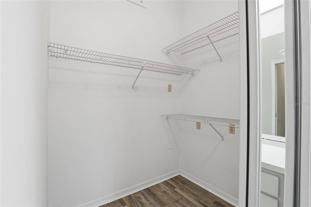 Active With Contract: $229,900 (2 beds, 2 baths, 1045 Square Feet)