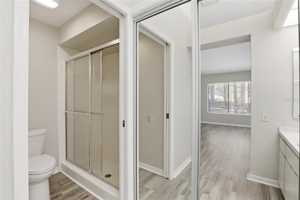 Active With Contract: $229,900 (2 beds, 2 baths, 1045 Square Feet)