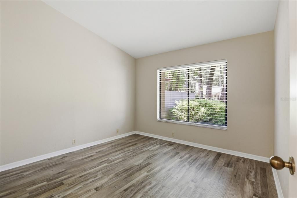 Active With Contract: $229,900 (2 beds, 2 baths, 1045 Square Feet)