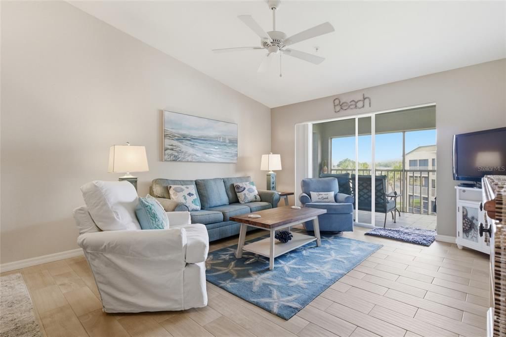 Active With Contract: $299,000 (2 beds, 2 baths, 1106 Square Feet)