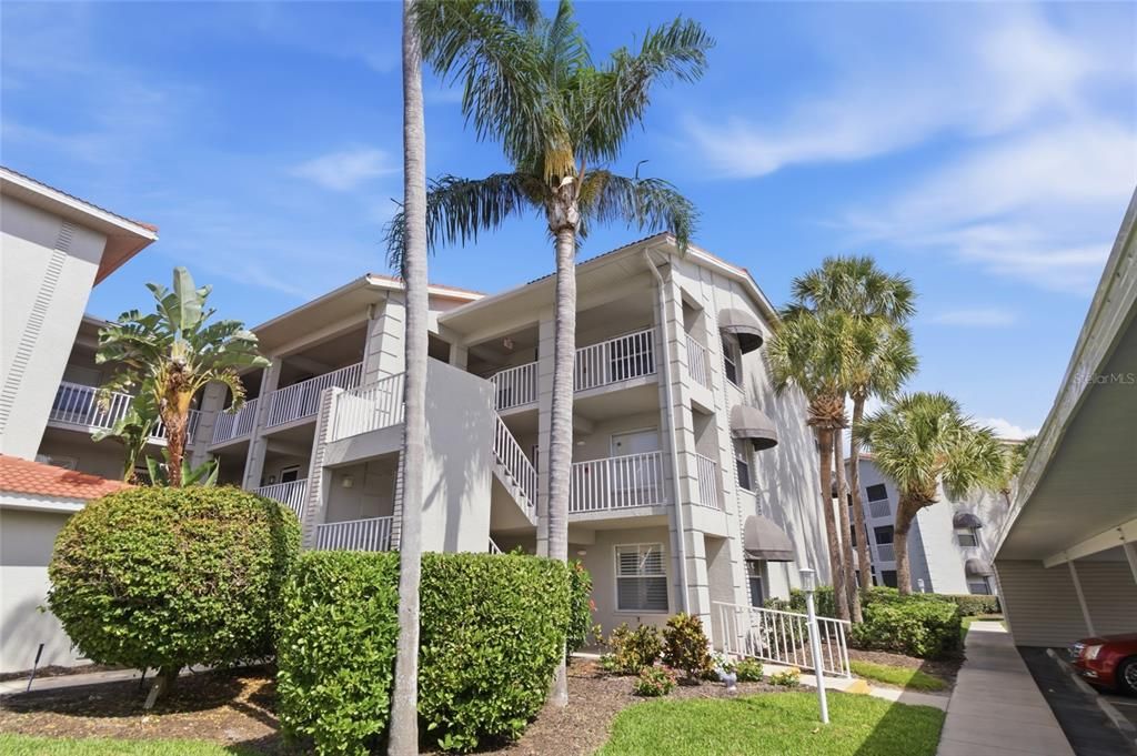 Active With Contract: $299,000 (2 beds, 2 baths, 1106 Square Feet)