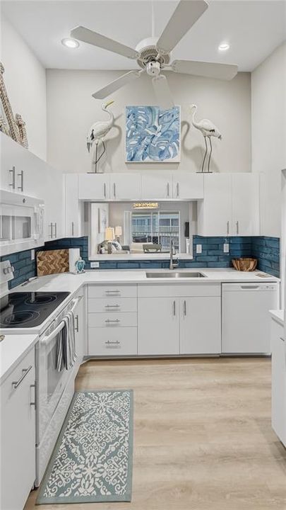 Active With Contract: $299,000 (2 beds, 2 baths, 1106 Square Feet)