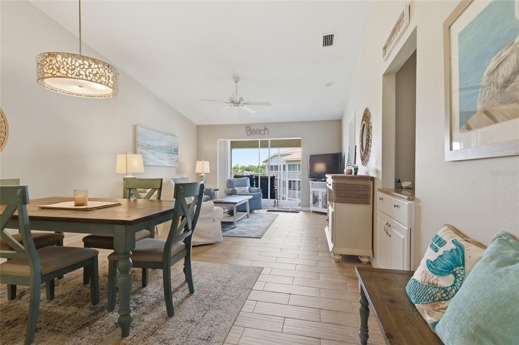 Active With Contract: $299,000 (2 beds, 2 baths, 1106 Square Feet)