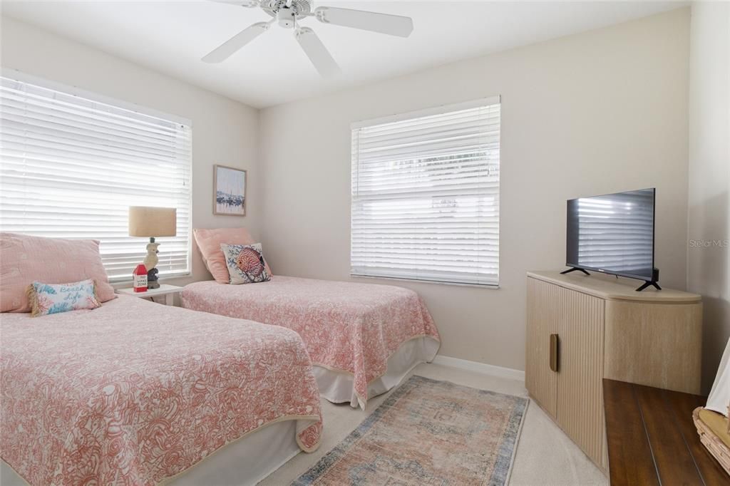 Active With Contract: $299,000 (2 beds, 2 baths, 1106 Square Feet)