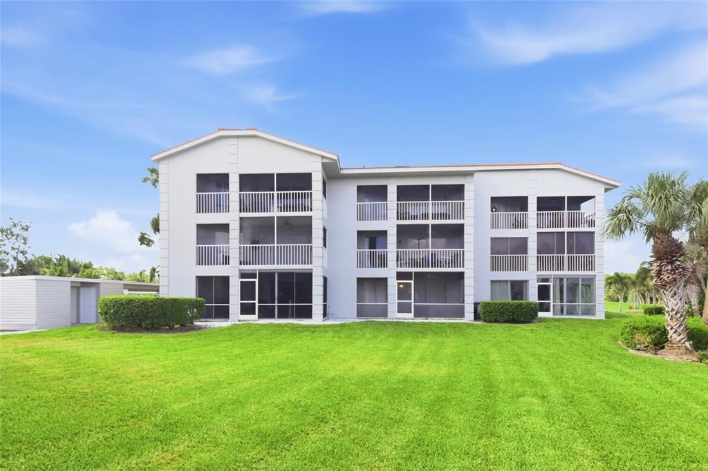 Active With Contract: $299,000 (2 beds, 2 baths, 1106 Square Feet)