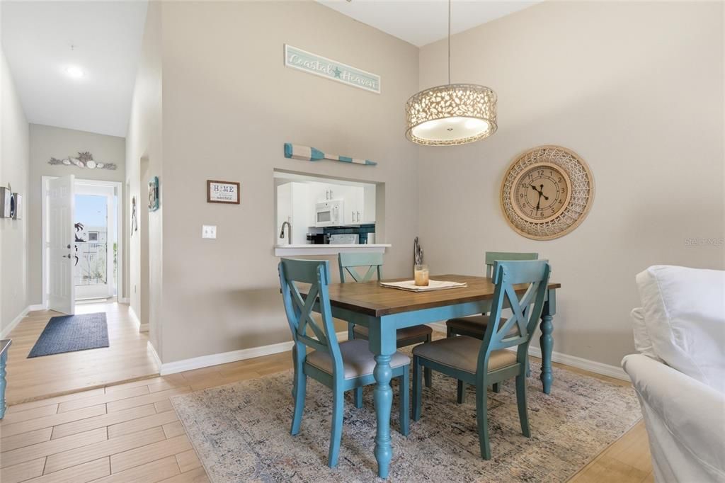 Active With Contract: $299,000 (2 beds, 2 baths, 1106 Square Feet)