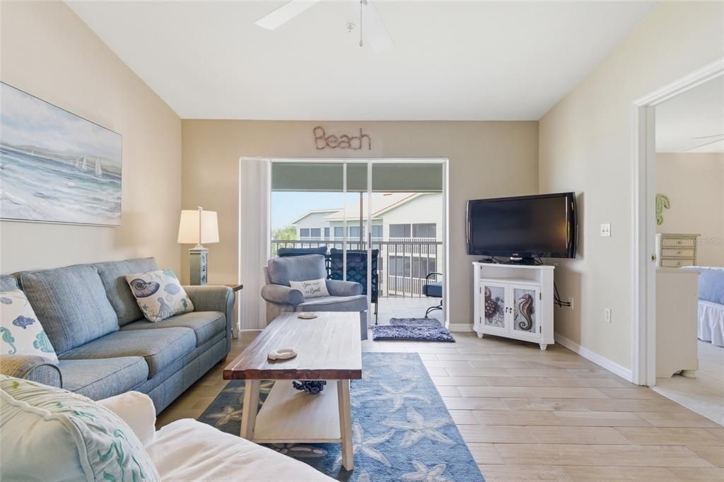 Active With Contract: $299,000 (2 beds, 2 baths, 1106 Square Feet)