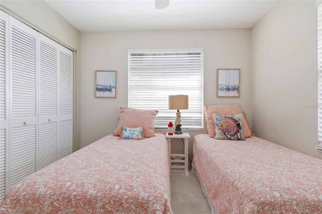 Active With Contract: $299,000 (2 beds, 2 baths, 1106 Square Feet)