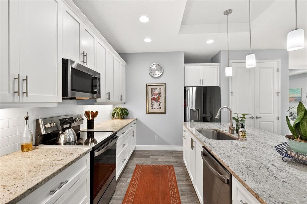 For Sale: $354,900 (2 beds, 2 baths, 1638 Square Feet)