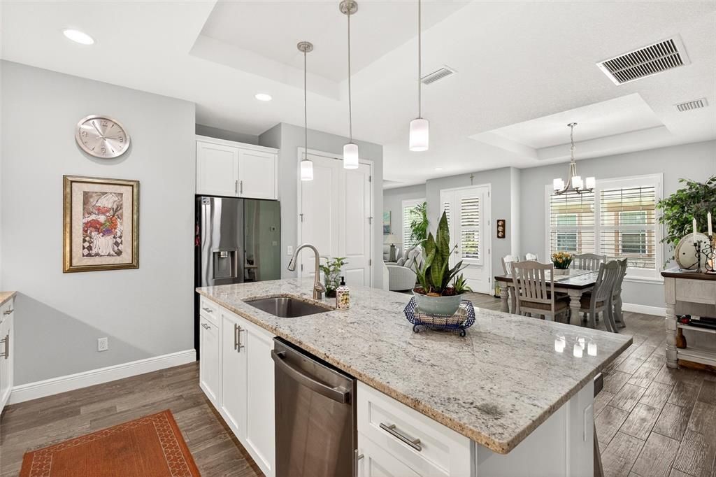 For Sale: $354,900 (2 beds, 2 baths, 1638 Square Feet)