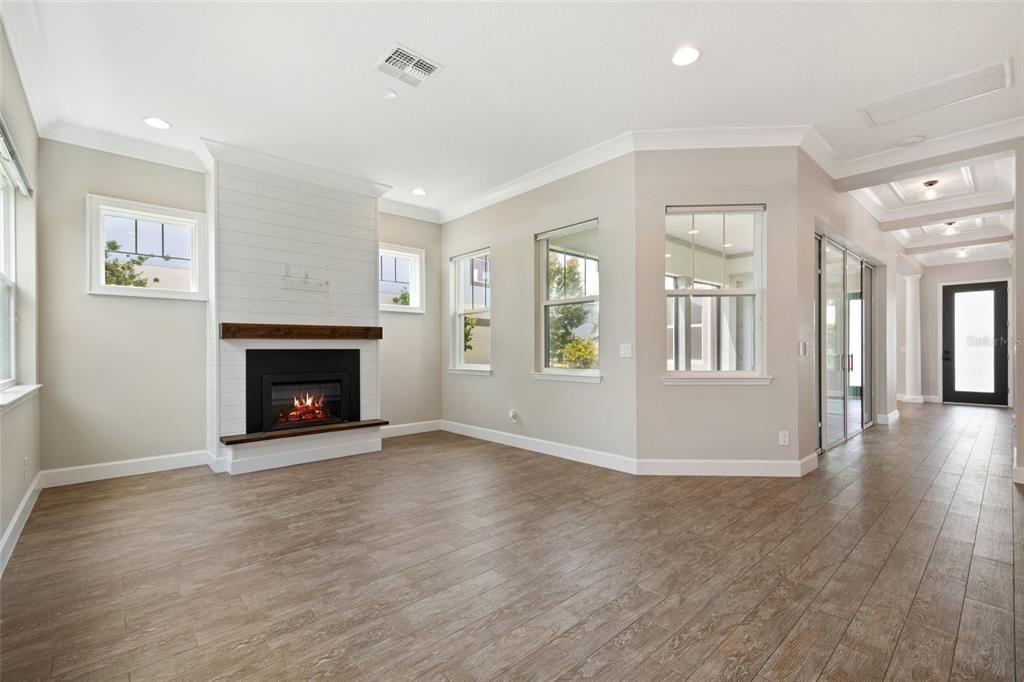 Active With Contract: $3,625 (3 beds, 2 baths, 2307 Square Feet)