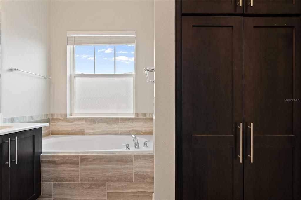 Active With Contract: $3,625 (3 beds, 2 baths, 2307 Square Feet)