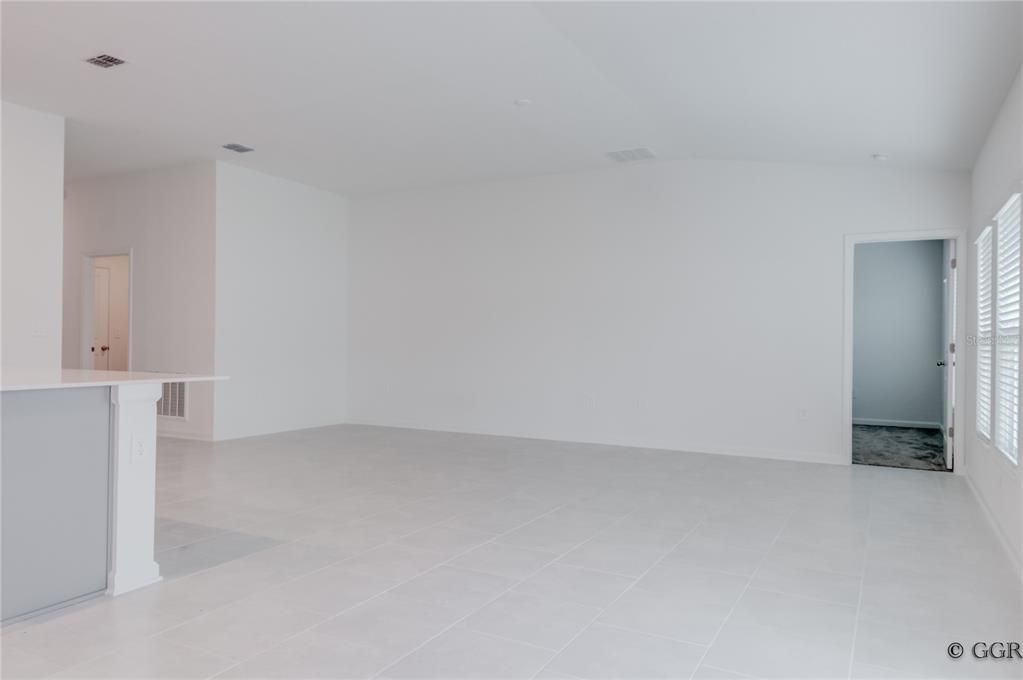 Activo con contrato: $2,600 (4 camas, 2 baños, 1922 Pies cuadrados)