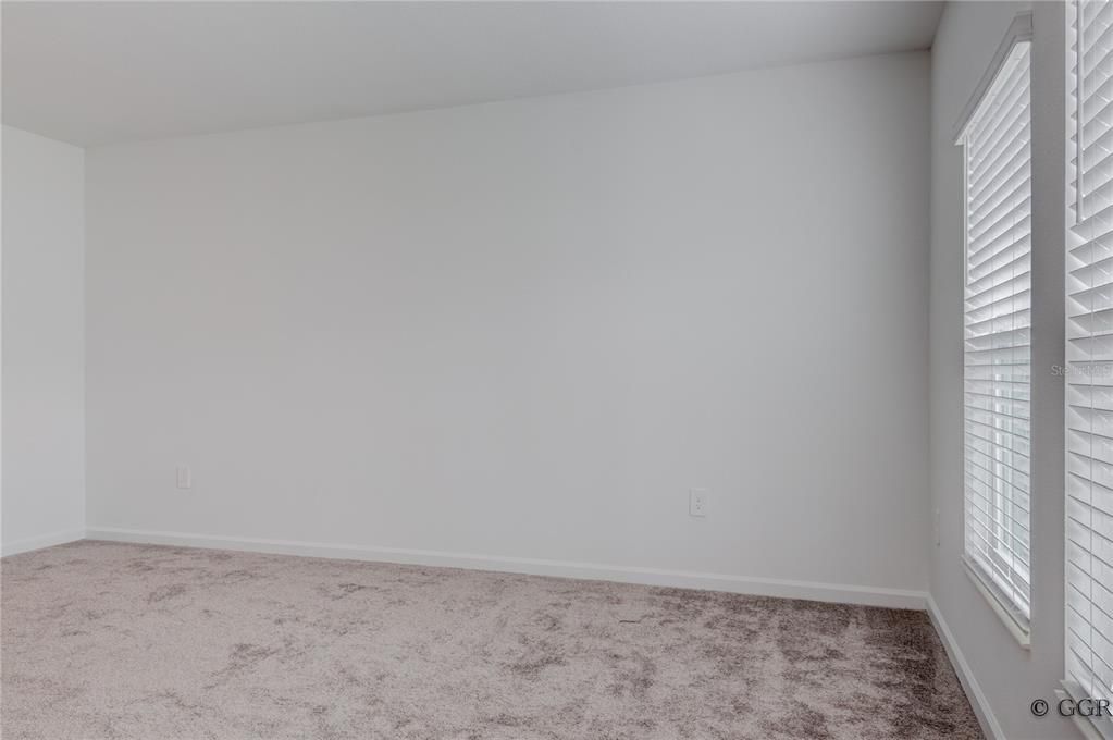 Activo con contrato: $2,600 (4 camas, 2 baños, 1922 Pies cuadrados)