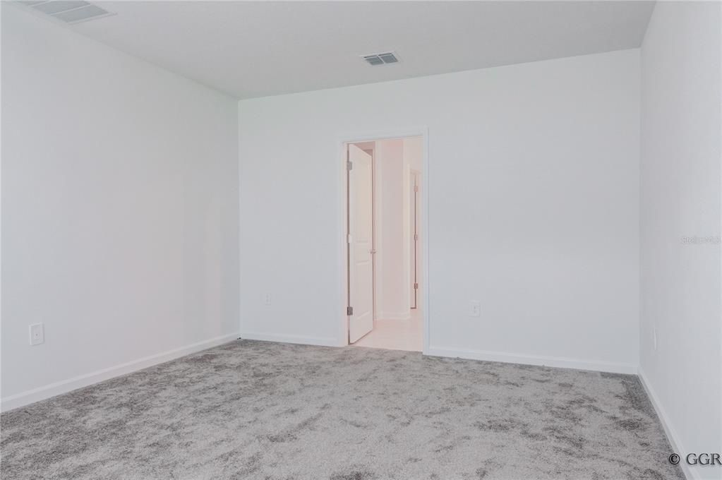 Activo con contrato: $2,600 (4 camas, 2 baños, 1922 Pies cuadrados)