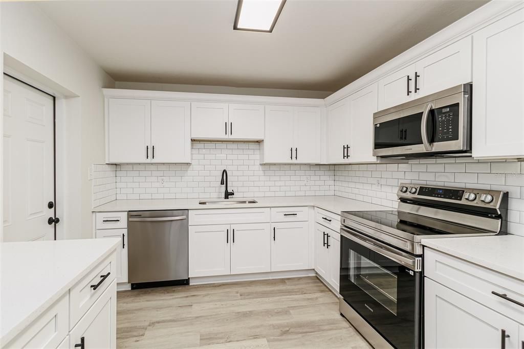 Activo con contrato: $298,950 (3 camas, 1 baños, 1255 Pies cuadrados)